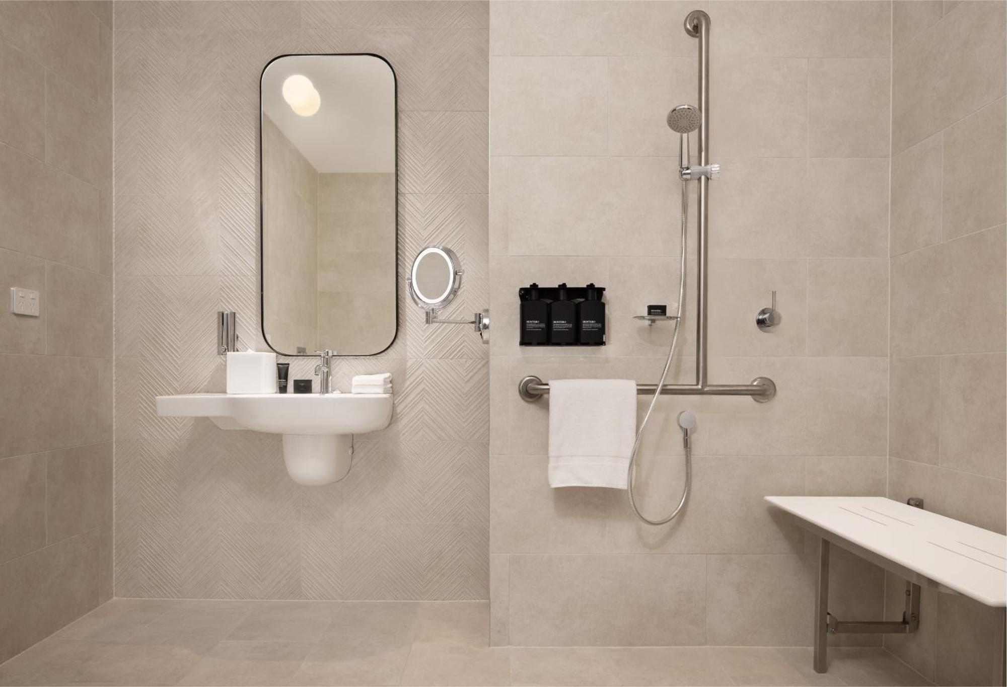 Hilton Melbourne Little Queen Street Zewnętrze zdjęcie A wet room